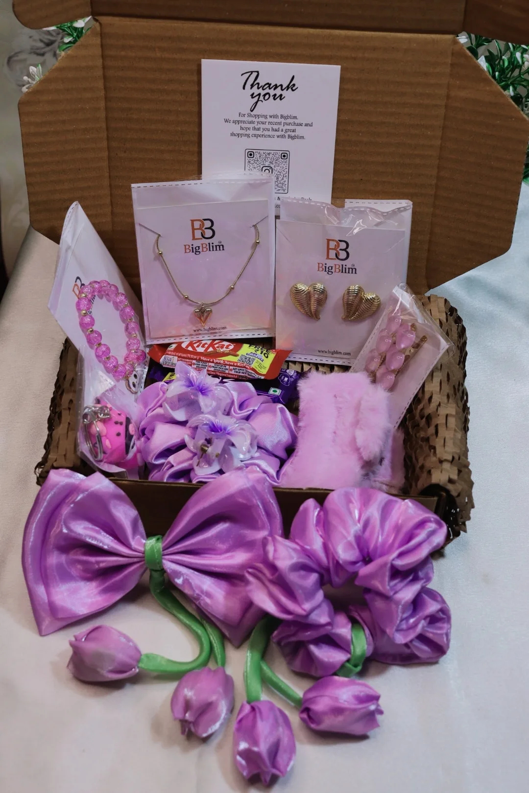 🌸 Heart & Bloom Luxe Gift Hamper ( Random Colour )